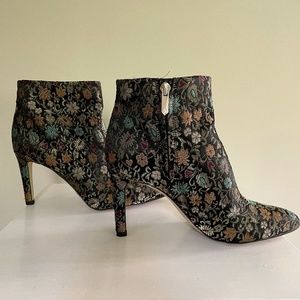 Floral print with black background fabric Sam Edelman booties size 8